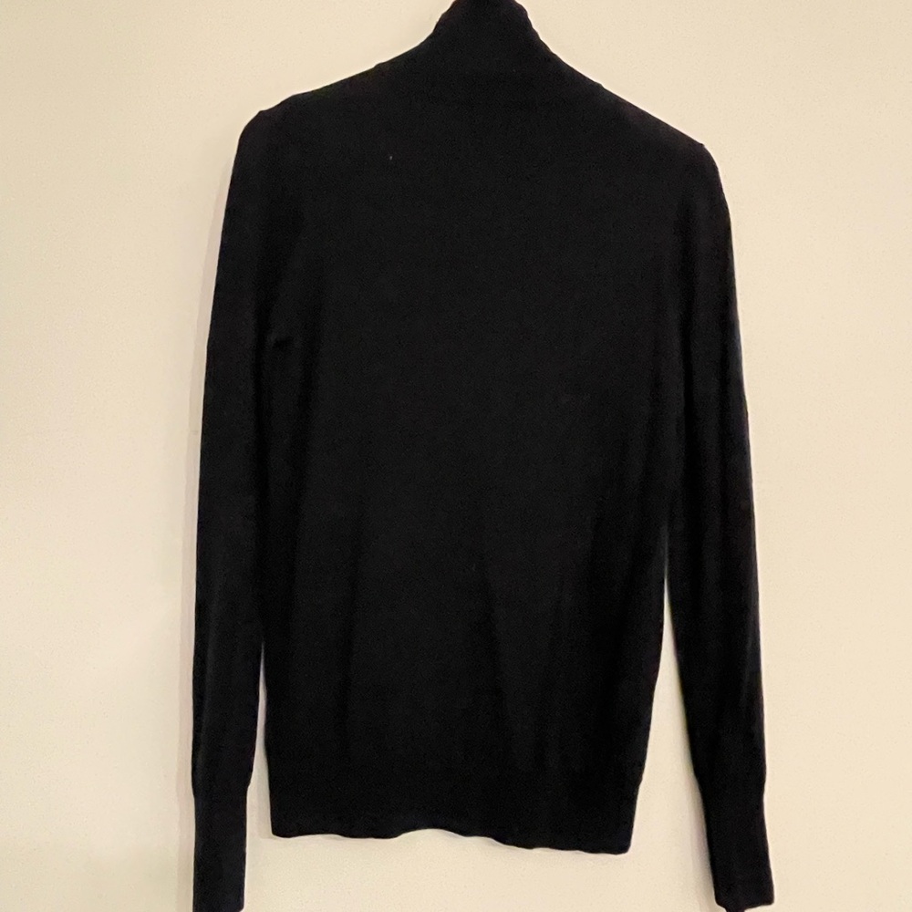 Uniqlo 100% wool navy blue Turtleneck Sweater Sleek Minimalist Design medium M